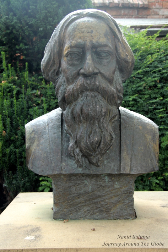 Bronze bust of Nobel Prize winner Bengali poet/writer Rabindranath Tagore in the garden of Shakespeare's house in Stratford-Upon-Avon, England