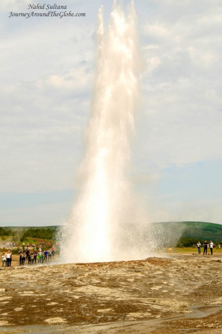 A bigger geyser that shoots every couple minutes in Iceland